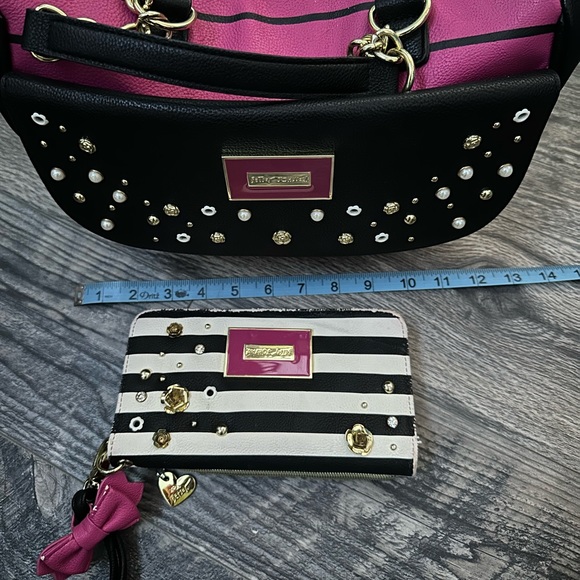 Betsey Johnson purse with matching wristlet - Picture 11 of 15